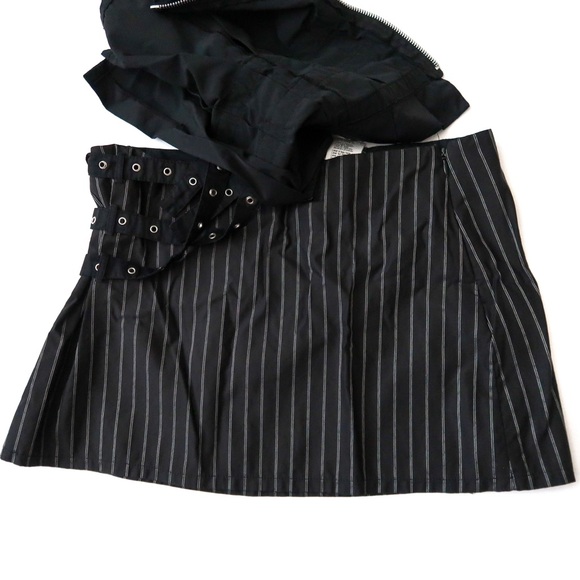 Bebe Yk2 Mini Skirt with Belt and Stripes - Picture 5 of 7